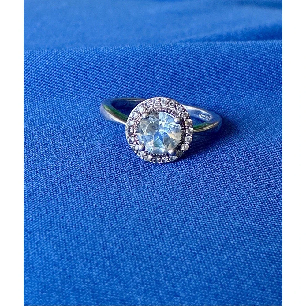 N/A aquamarine white